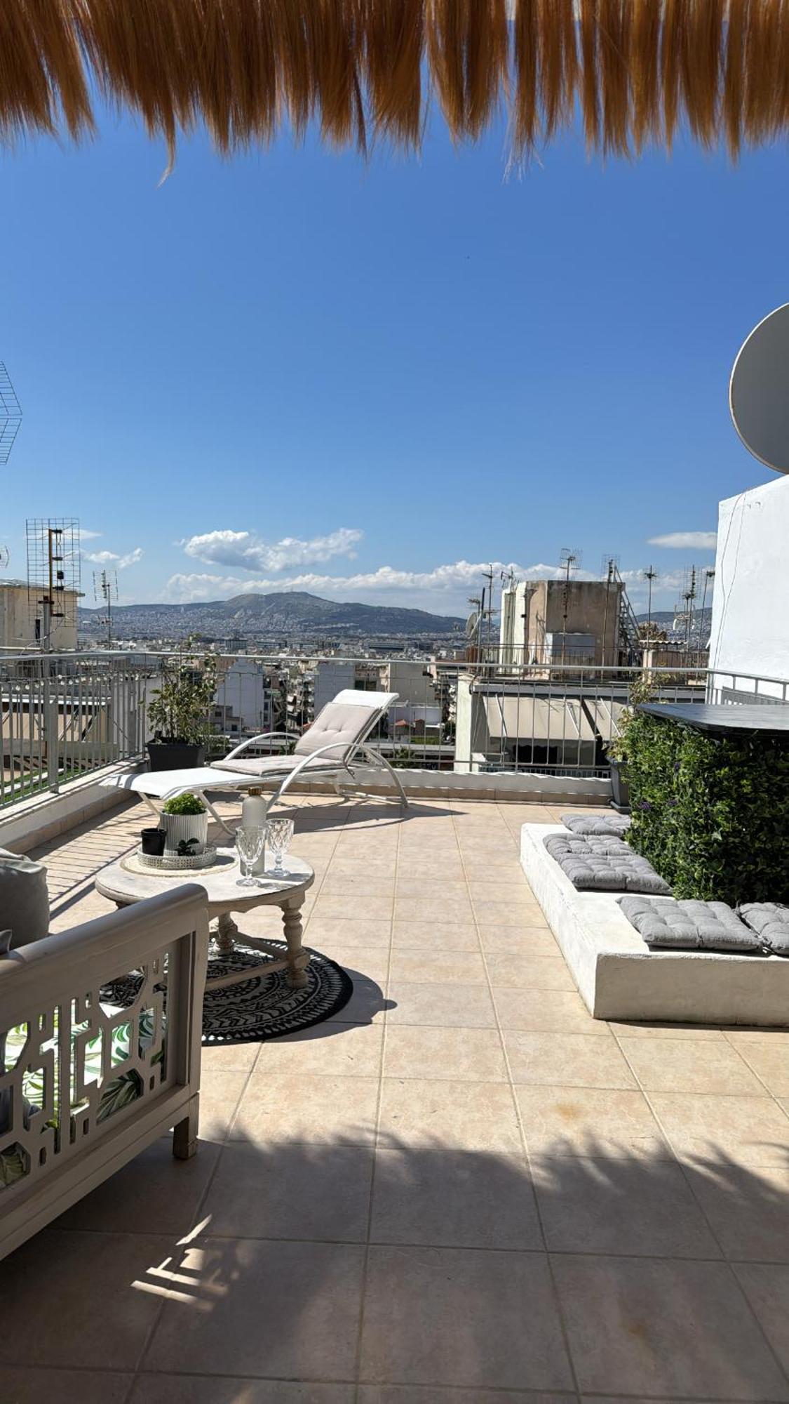 Apartment Small Oasis-ueber Den Daechern Von Athen