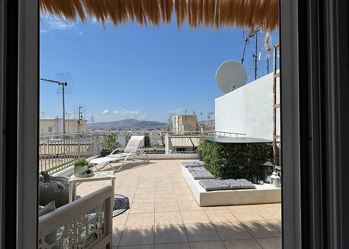 Small Oasis-Ueber Den Daechern Von Athen